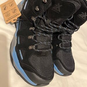 ZeroXposur Black and Blue Winter Boots